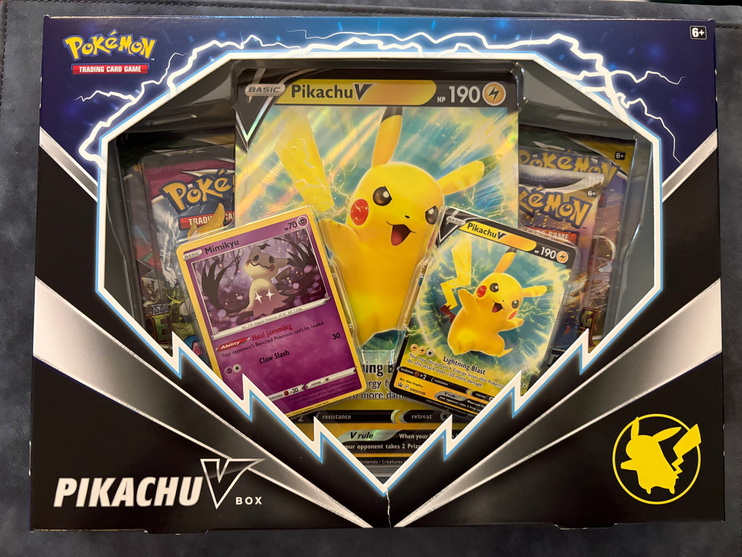 Pokemon Pikachu V Box 2022 (Englisch) (evolving)
